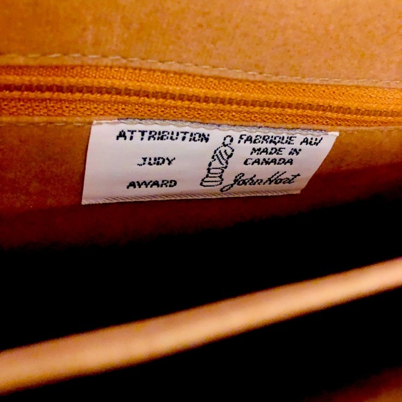 Vintage John Hort 1970s Designer Over the Shoulder Letter Format Cream Purse - Picture 5 of 7